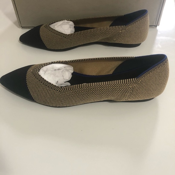 Rothys • the point in dune captoe RETIRED COLOR - Picture 5 of 12